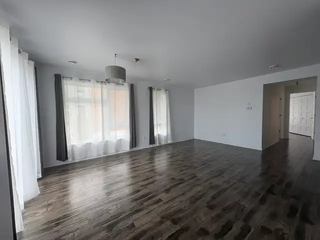 Beau 4 1/2 Urbanova, 1er mai, 1900$/mois, électros inclus