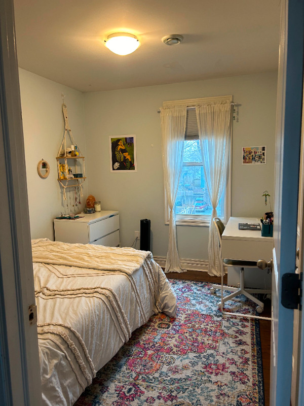 Room for Rent in Halifax, 5 bedroom 2 bath in Room Rentals & Roommates in City of Halifax