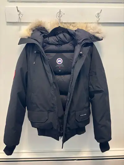 Men’s Medium Canada Goose Coat , View more