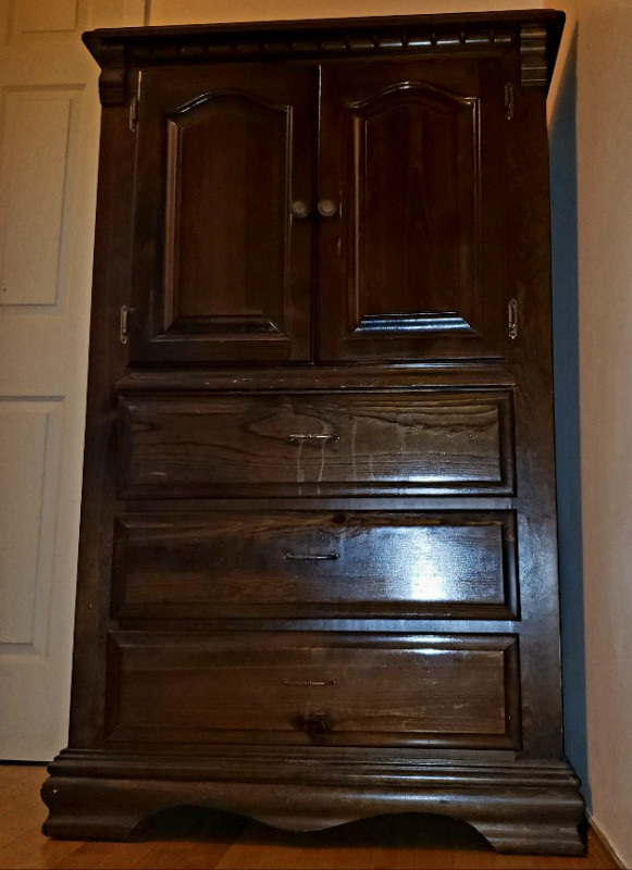 Wardrobe used, solid wood Dressers & Wardrobes Oakville / Halton