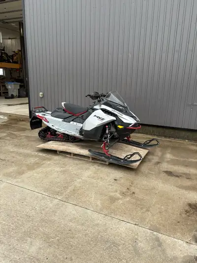 2024 MXZ XRS 129 inch x 1.25 inch ice ripper track, 7495 km, excellent condition