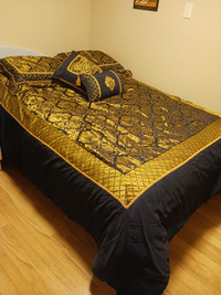 Couvre-lit marine et or pour lit double 