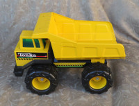 LARGE YELLOW TONKA MIGHTY DIESEL PRESSED STEEL DUMP TRUCK MINT