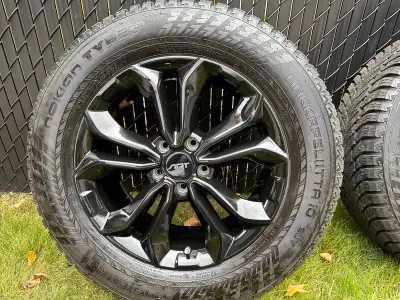 Winter Tires/Mag/TPMS Pneu d’Hiver/Mag/TPMS 245/60R18 Nokian Hakka 10 SUV on ART One Mags Gloss Blac...