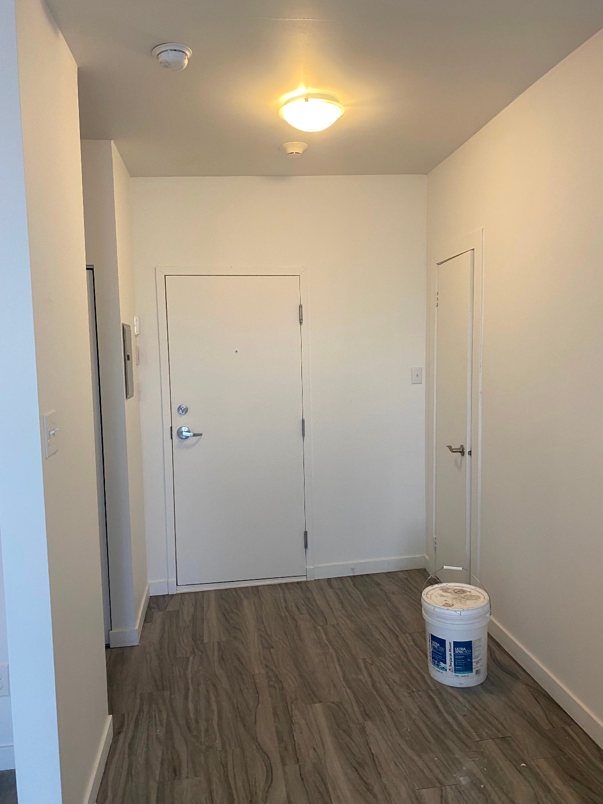 3.5 renovated for rent Balcony, wifi & dishwasher included — photo 3