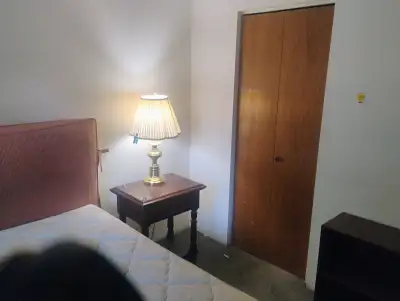 One room is available for rent ready as soon as possible .wifi and hydro and hot water and share kit...
