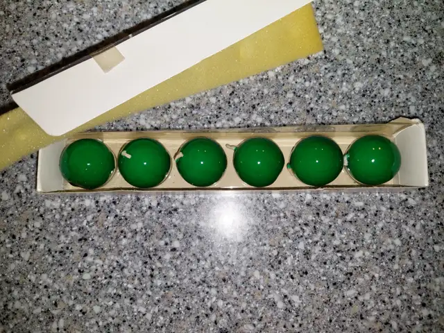 Vintage round decorative candles (6 in total) in Home Décor & Accents in Markham / York Region - Image 2