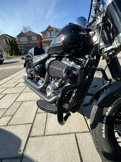 OBO Full upgraded Vance & Hines exhaust. Beautiful sound. Upgraded comfortable saddle men seat. Grea...