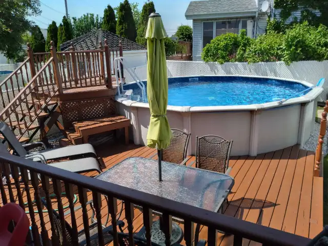 ensemble table et 4 chaises de patio/Patio table with 4 chairs in Patio & Garden Furniture in Laval / North Shore - Image 2
