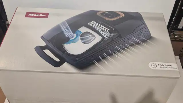 Miele Guard L1 Cat & Dog Plus Vacuum Cleaner in Vacuums in Mississauga / Peel Region - Image 7