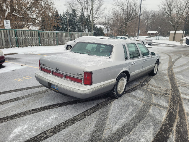 1996 LINCOLN TOWN CAR SIGNATURE (Rare), Excellent Condition in Classic Cars in City of Toronto - Image 3