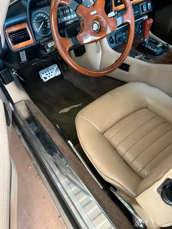 Collector Jaguar XJSC 1987 V12 in Classic Cars in Penticton - Image 10