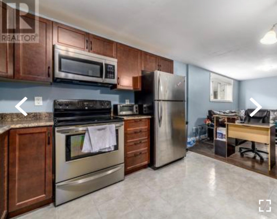 Apt for rent / ground level entry / No stairs / 2 car park 2