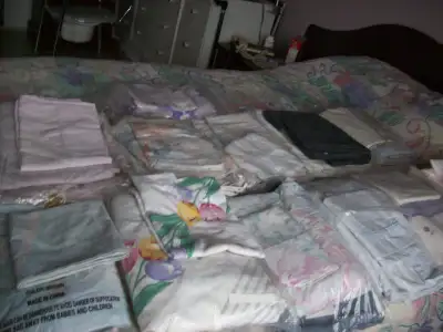 ENSEMBLE DE DRAP POUR LIT DOUBLE A $5. et LIT SIMPLE A $5.., View more