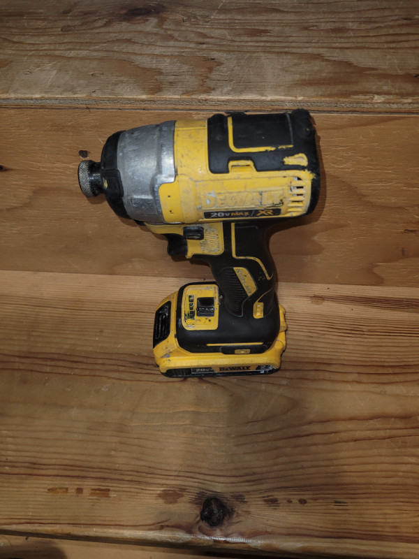 Two 20V Dewalt Impact Drivers in Power Tools in Hamilton - Image 2