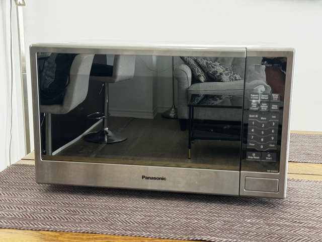 Panasonic Microwave NN-SG6565 in Microwaves & Cookers in Oakville / Halton Region - Image 2