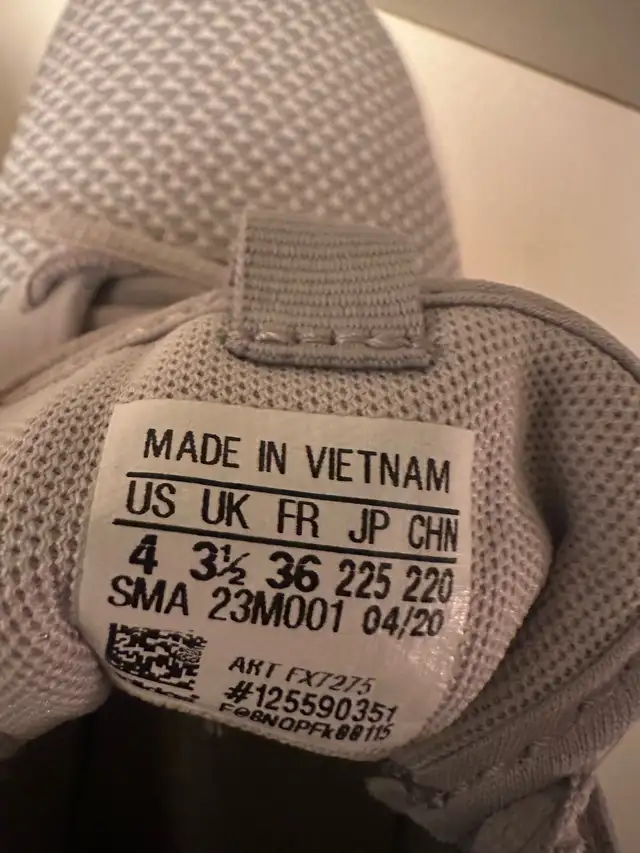 Girls running shoes (Addidas) in Kids & Youth in Oshawa / Durham Region - Image 6