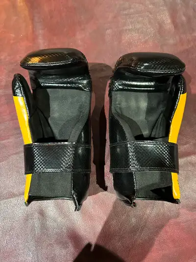 Gant pour Karathé / tak kwon do etc. modele GPF4, tres confortable et performant