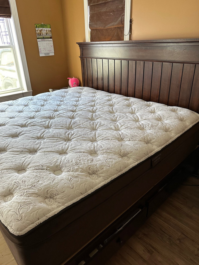 King size mattress and frame in Beds & Mattresses in Saint John - Image 4