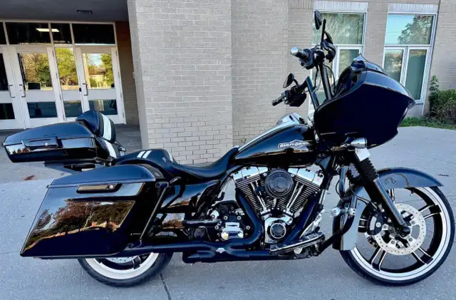 2016 HARLEY DAVIDSON ROAD GLIDE CUSTOM in Street, Cruisers & Choppers in City of Toronto - Image 5