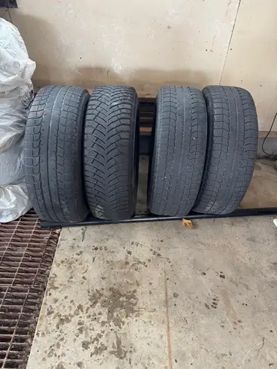 Michelin xice 235/65R17 winter tires Off of a 2023 crv. OEM honda rims ,also fits 2017-2026 crv. com...