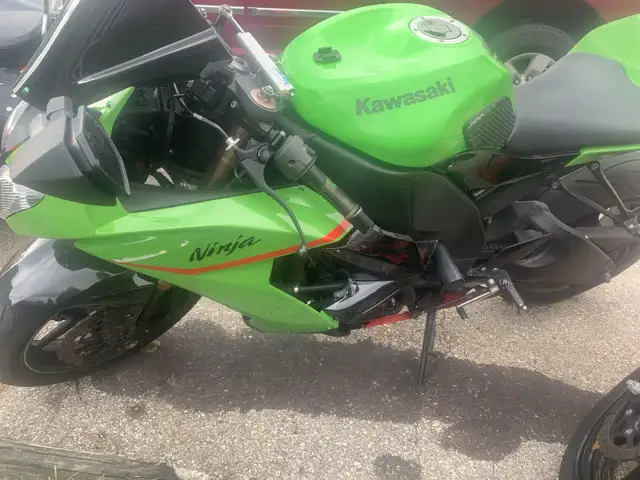 2008 Kawasaki Zx10R in Sport Bikes in Kitchener / Waterloo - Image 4