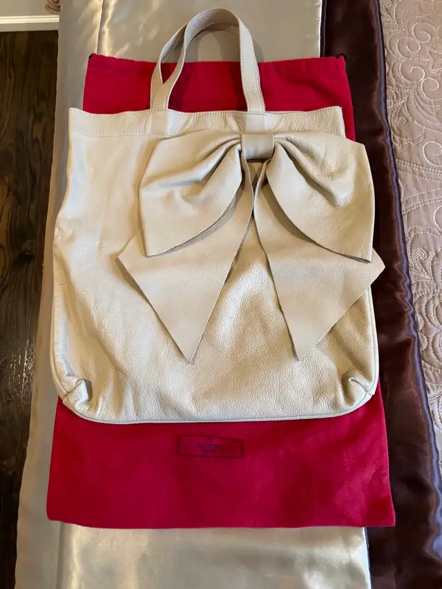 Valentino bag Leather  bow in Women's - Bags & Wallets in City of Toronto - Image 4