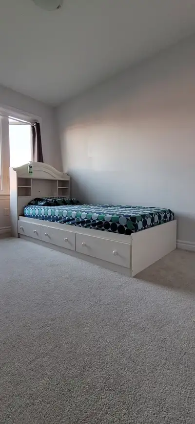 One bedroom is available for 800 in a new townhouse in Stittsville. The room will be available from...