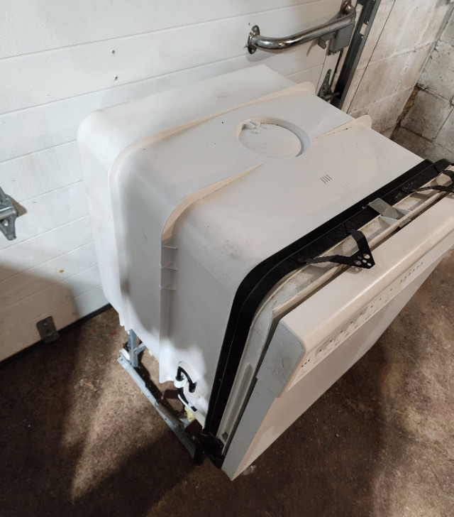 Whirlpool Dishwasher 24'' White DU600PW in Dishwashers in Oakville / Halton Region - Image 4