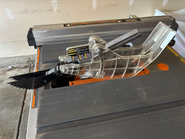 RIDGID Table Saw with Folding Stand in Power Tools in Edmonton - Image 6