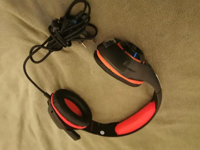 USB headset with microphone472756915400888321