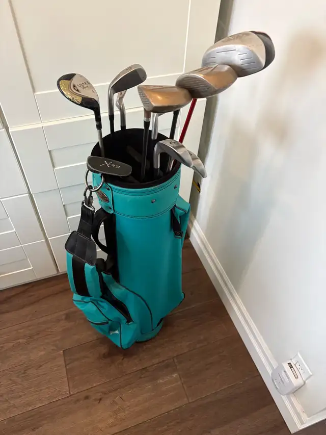 women’s right golf clubs and bag  in Golf in Guelph - Image 4