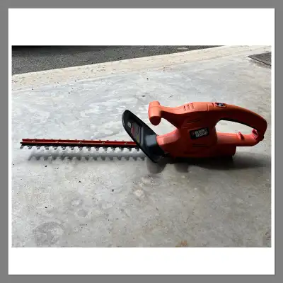 Great condition Hedge Trimmer - 16 in - lightweight and easy to use
