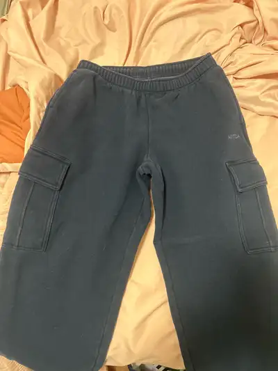 These are navy sweatpants open leg, wanting e transfer payment!
