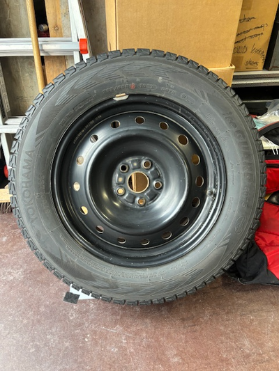 Yokohama Ice Guard GO75 winter tires & rims for sale 225/65R/17 * barely used: less than 2000km * As...