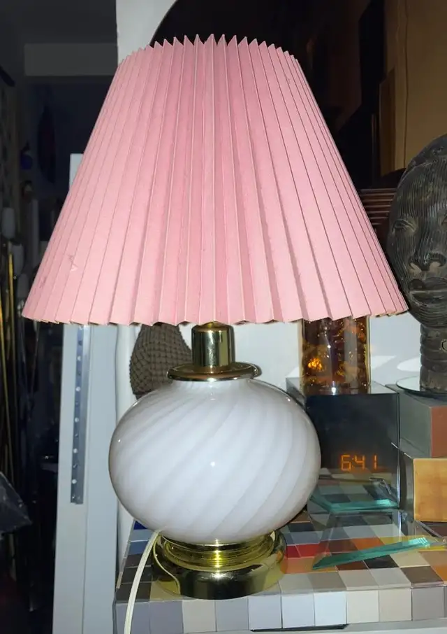 Mid Century Swirl Ball Murano Glass Table Lamp with Pink shade in Indoor Lighting & Fans in City of Montréal - Image 9