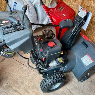 Briggs&Stratton 250cc Snowblower 24” Electric Start EUC, View more