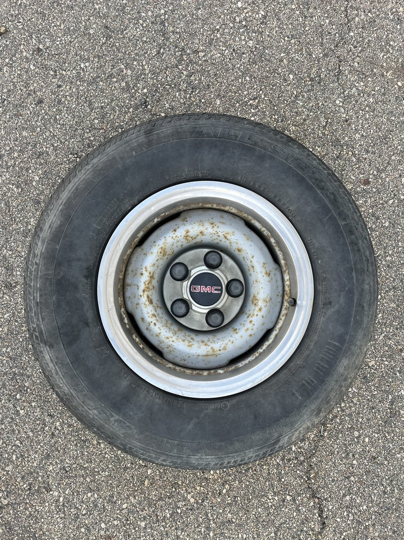 GMC 15” truck rally wheel rim w/nuts and chrome trim ring Classic