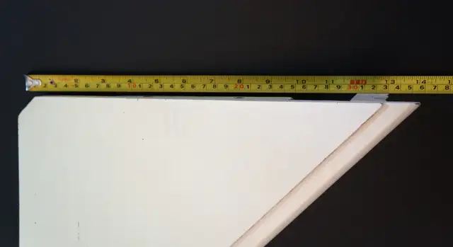 Pair of Wooden Corner Shelves with Moulding in Home Décor & Accents in City of Toronto - Image 9