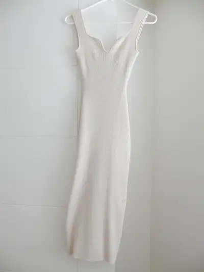 H&M SWEETHEART NECK MIDI RIBBED KNIT DRESS, View more