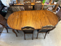 FREE !!! 6 seat extendable wood dining set 