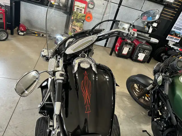 2006 Yamaha Royal star midnight edition  in Street, Cruisers & Choppers in Kitchener / Waterloo - Image 4