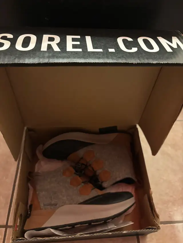 Bottes d’hiver SOREL pour femmes  in Women's - Shoes in Longueuil / South Shore - Image 2