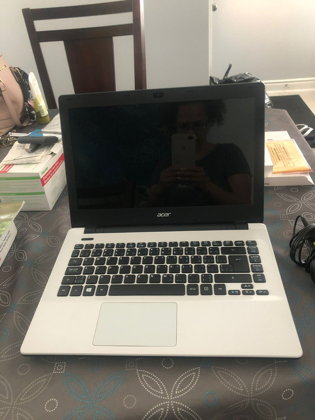2014 white Acer laptop 14” screen in Laptops in Oakville / Halton Region