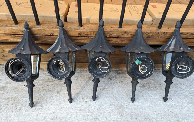 5 Vintage 20" Outdoor Cast Metal / Glass Coach Lights in Outdoor Lighting in St. Catharines - Image 2