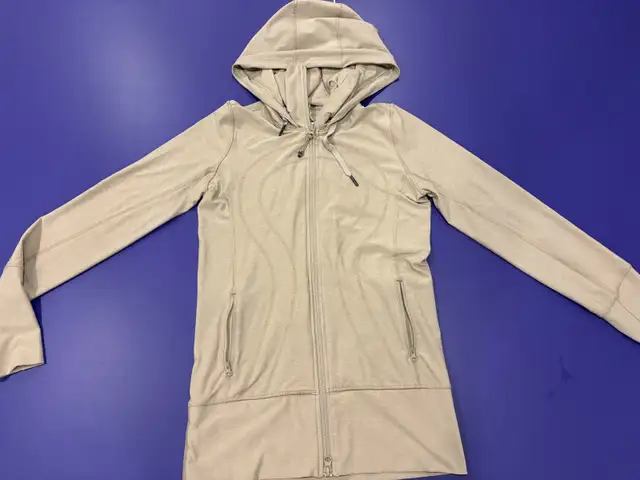 lululemon define hoodie beige size 4 in Women's - Tops & Outerwear in City of Toronto - Image 3