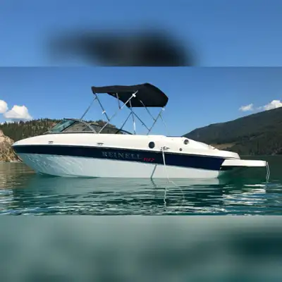 2015 Reinell 197 **AMAZING BOAT** 4.3 L V6 Volvo Penta - under 200 hrs. 2016 EZ Load Trailer, tandem...