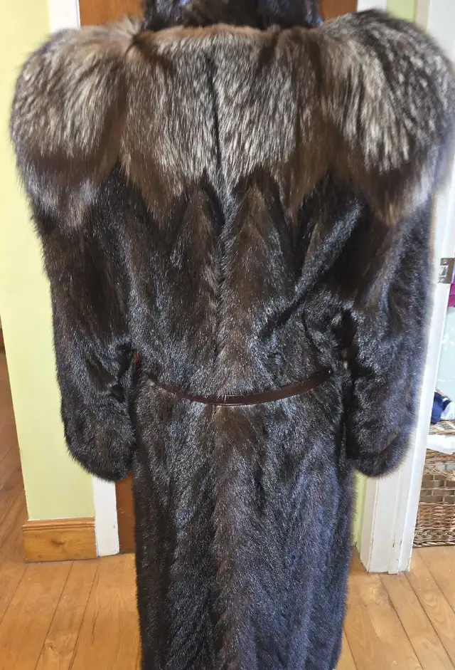 MANTEAU DE VISON RENARD in Women's - Tops & Outerwear in Granby - Image 5