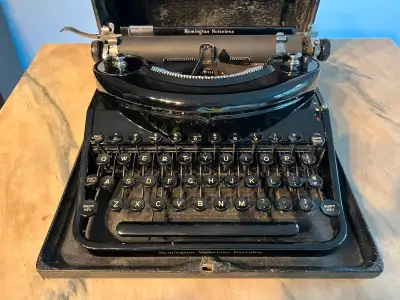 1930's Remington Noiseless Portable Typewriter Beautiful extremely rare early 30's model in great sh...