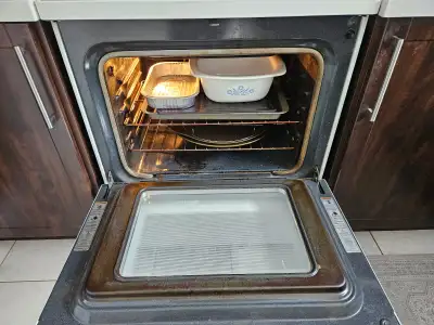 30" Kitchenaid Stove, Like new, Glass top, View more